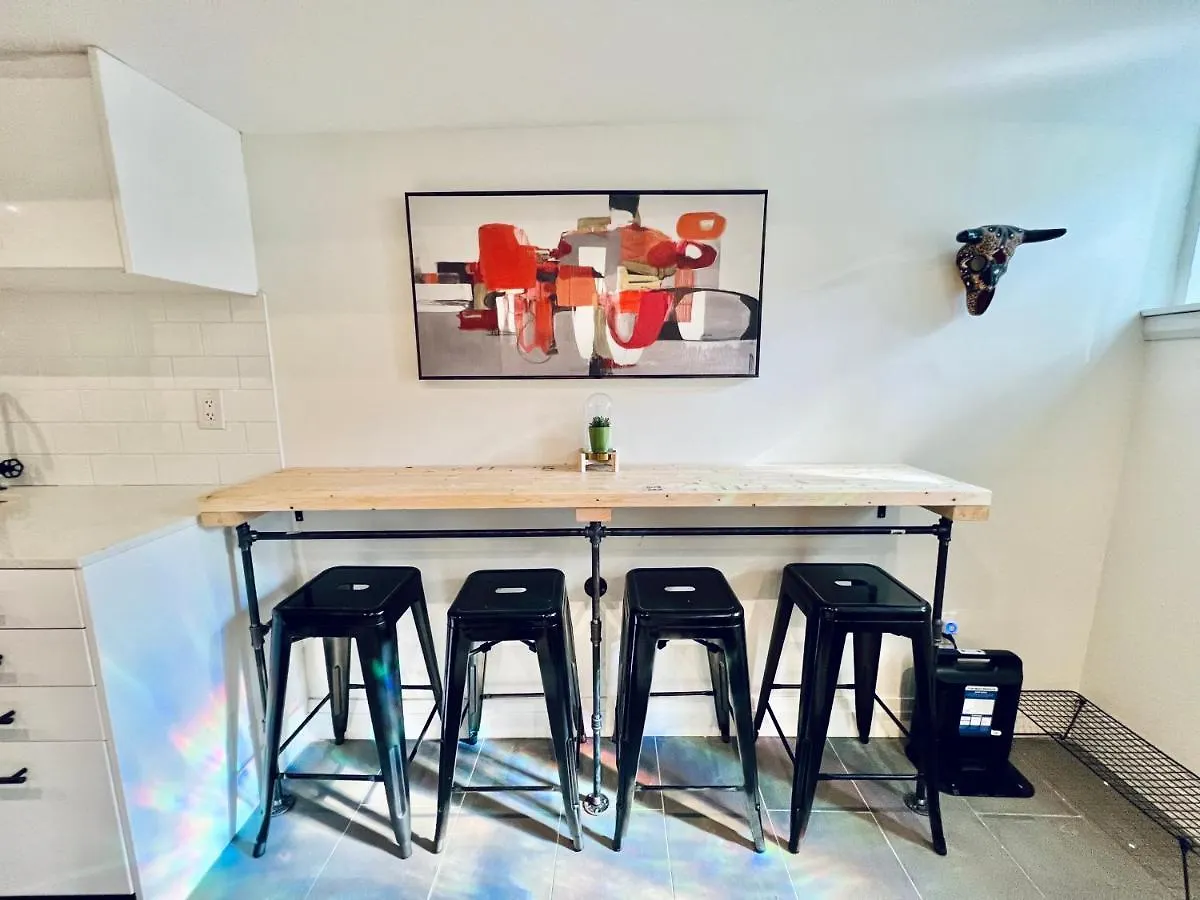 1 Bedroom Home In Toronto Downtown East Side Apartment